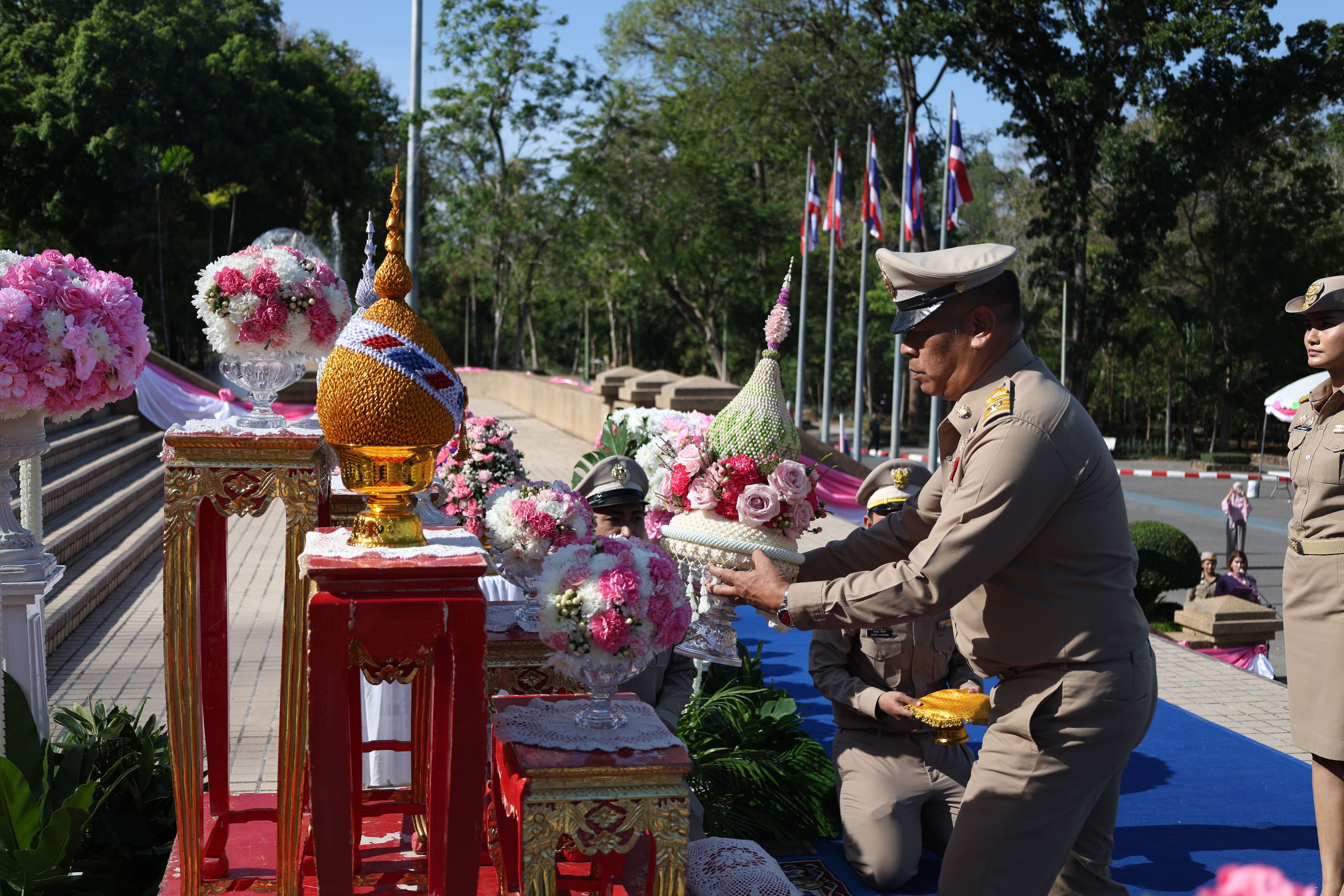 จังหวัดสงขลา จัดพิธีวางพานพุ่มถวายราชสักการะพระบาทสมเด็จพระจุลจอมเกล้าเจ้าอยู่หัว รัชกาลที่ 5 เนื่องในวันท้องถิ่นไทย ประจำปี 2569 รำลึกพระมหากรุณาธิคุณที่ทรงวางรากฐานการปกครองท้องถิ่น