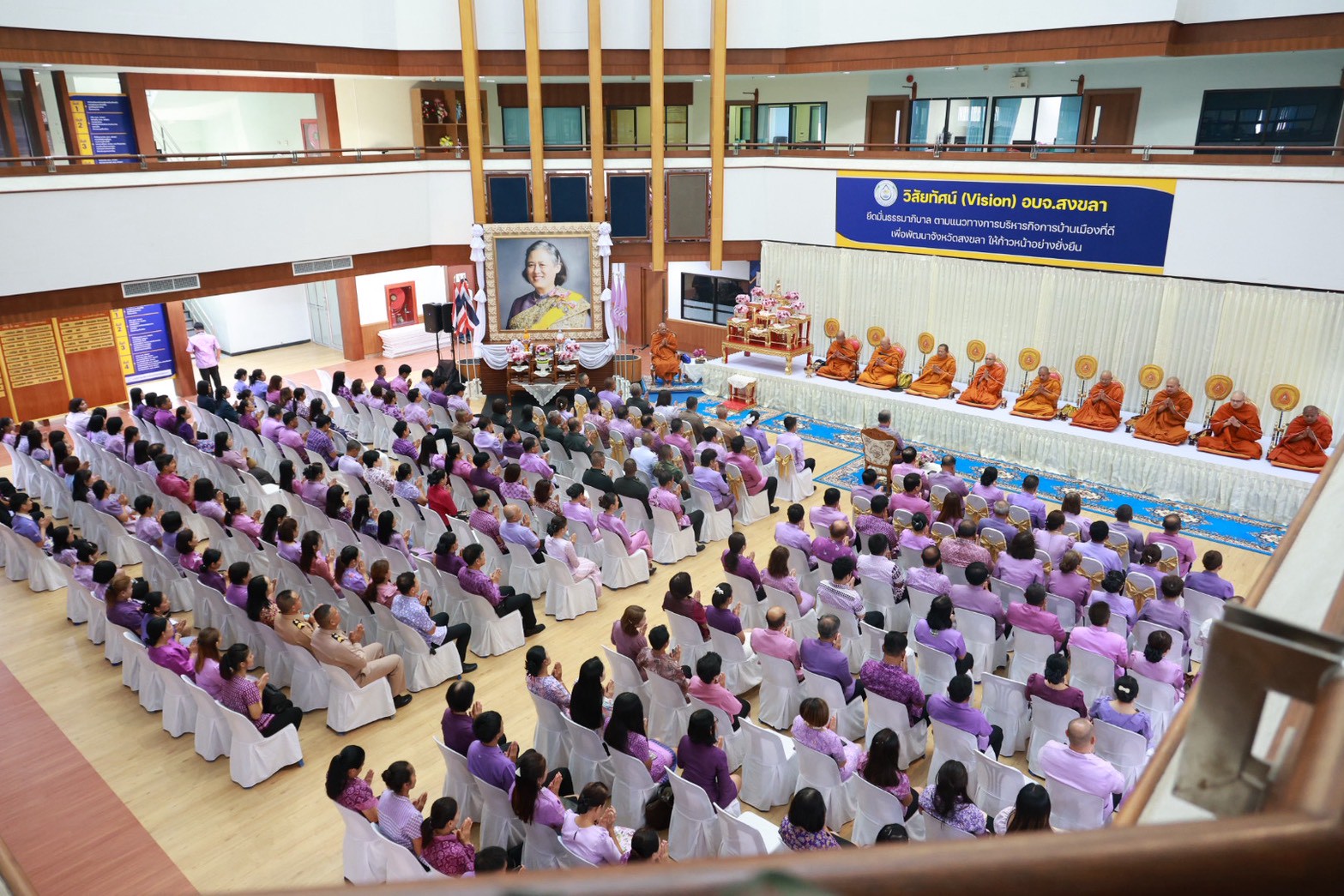 ชาวสงขลาพร้อมใจร่วมพิธีทำบุญตักบาตรถวายพระราชกุศล ถวายพระพรชัยมงคล เนื่องในวันคล้ายวันพระราชสมภพ สมเด็จพระกนิษฐาธิราชเจ้า กรมสมเด็จพระเทพรัตนราชสุดาฯ สยามบรมราชกุมารี และวันอนุรักษ์มรดกไทย ประจำปี 2569