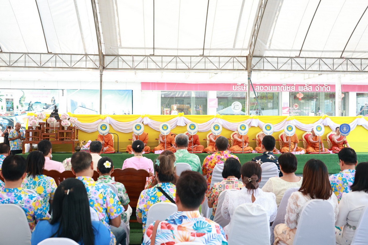 จ.สงขลา สืบสานประเพณีสงกรานต์ ทำบุญตักบาตร &ndash; สรงน้ำพระ เสริมสิริมงคลรับปีใหม่ไทย พร้อมอนุรักษ์วัฒนธรรมและกระตุ้นการท่องเที่ยวช่วงเทศกาล