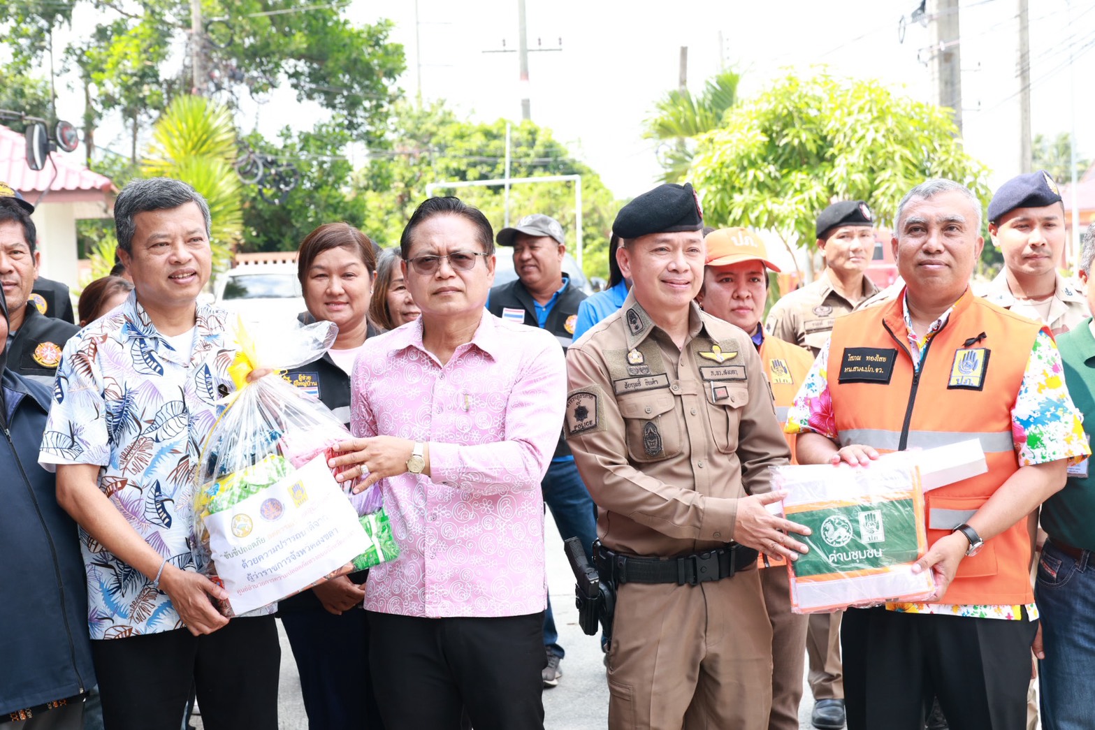ผู้ว่าราชการจังหวัดสงขลา ลงพื้นที่กำชับจุดตรวจคาบสมุทรสทิงพระ เข้มมาตรการ &ldquo;เมาไม่ขับ&ndash;สวมหมวกนิรภัย&rdquo; คุมเข้มความปลอดภัย ลดอุบัติเหตุทางถนนช่วงสงกรานต์ 2569