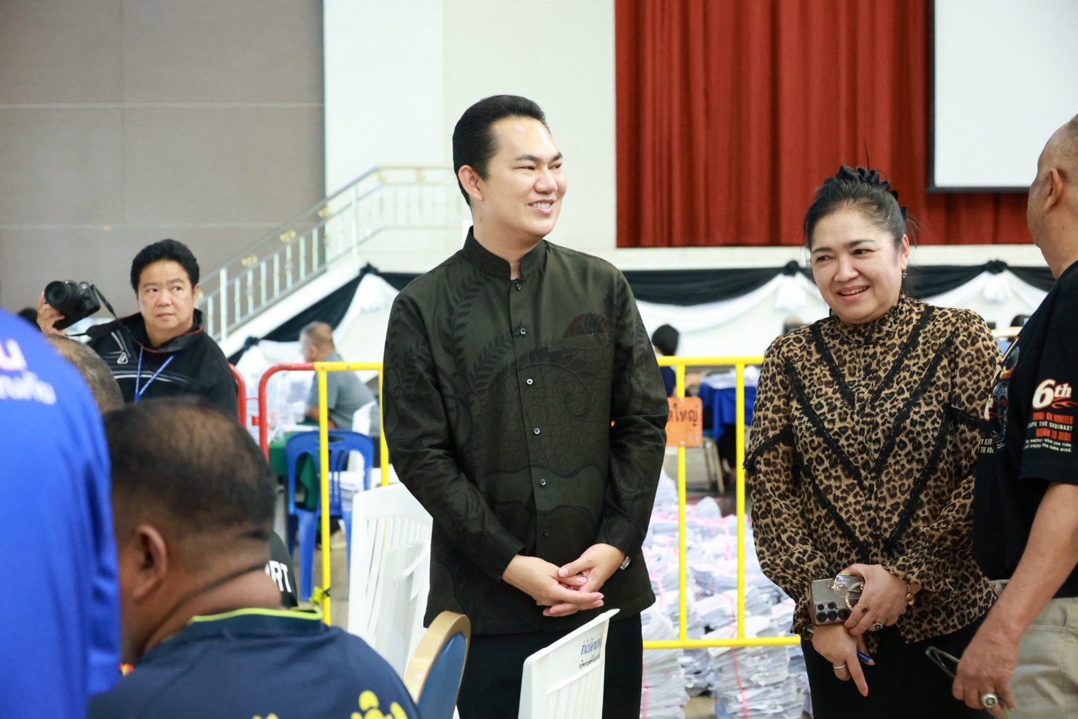 &ldquo;รองผู้ว่าฯ สงขลา&rdquo; ติดตามเร่งรัดเอกสารค่าซ่อมบ้านเขตเทศบาลนครหาดใหญ่ &ldquo;นายกแป้น&rdquo; เผย เสร็จส่งทันเข้าที่ประชุมจังหวัดศุกร์นี้แน่ ไม่ขอต่อเวลา ยึดตามจังหวัดแจ้ง เร่งอนุมัติเสร็จสิ้น 100% ภายในเมษายนนี้ รอกรมบัญชีกลางอนุมัติเงินลงมา พร้อมโอนถึงมือประชาชนทันที