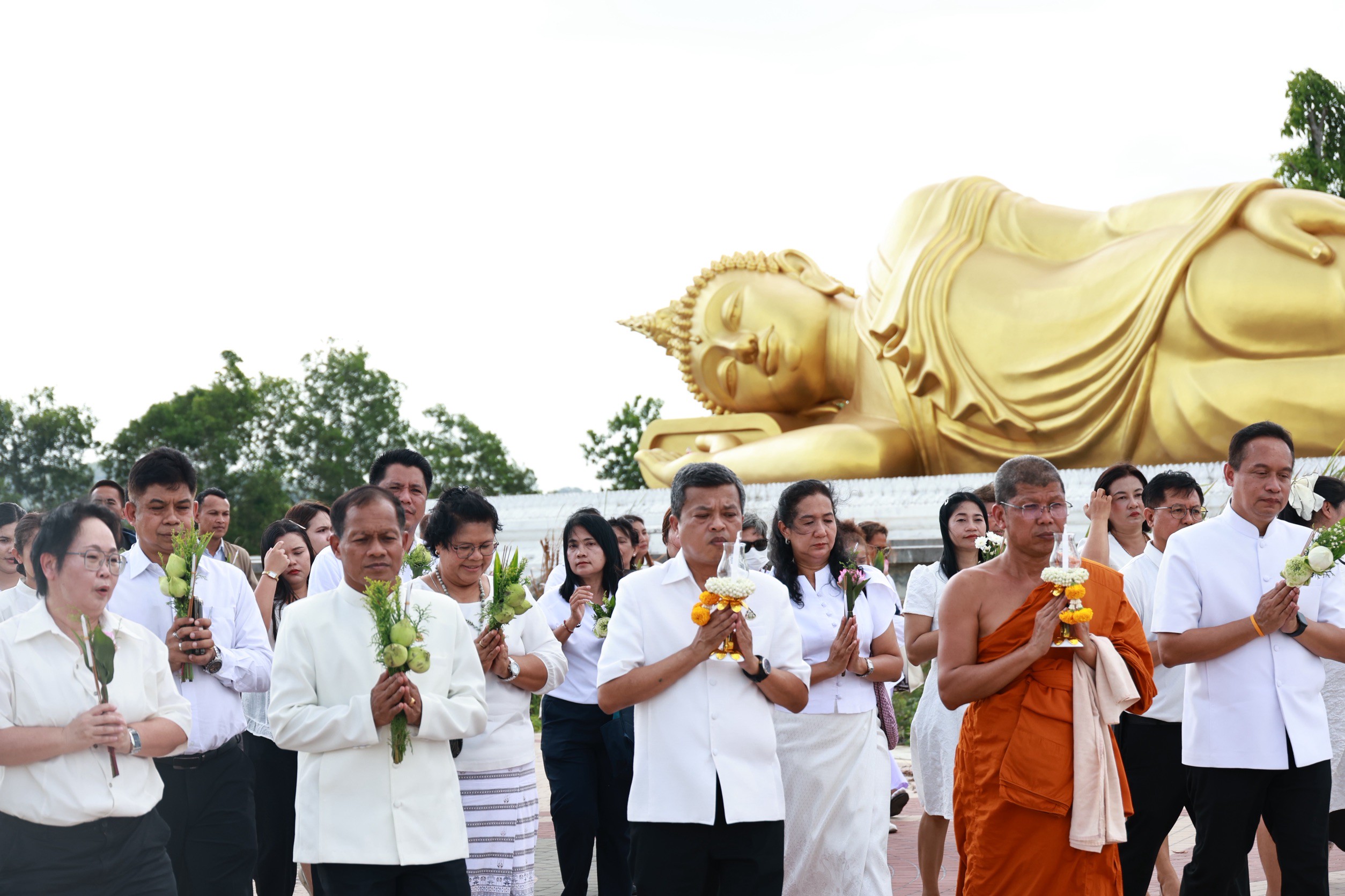   สงขลาสืบสานวิถีพุทธ พร้อมใจร่วมเวียนเทียน เนื่องในเทศกาลวันสำคัญทางพระพุทธศาสนา &ldquo;วันวิสาขบูชา&rdquo; ประจำปี 2569 