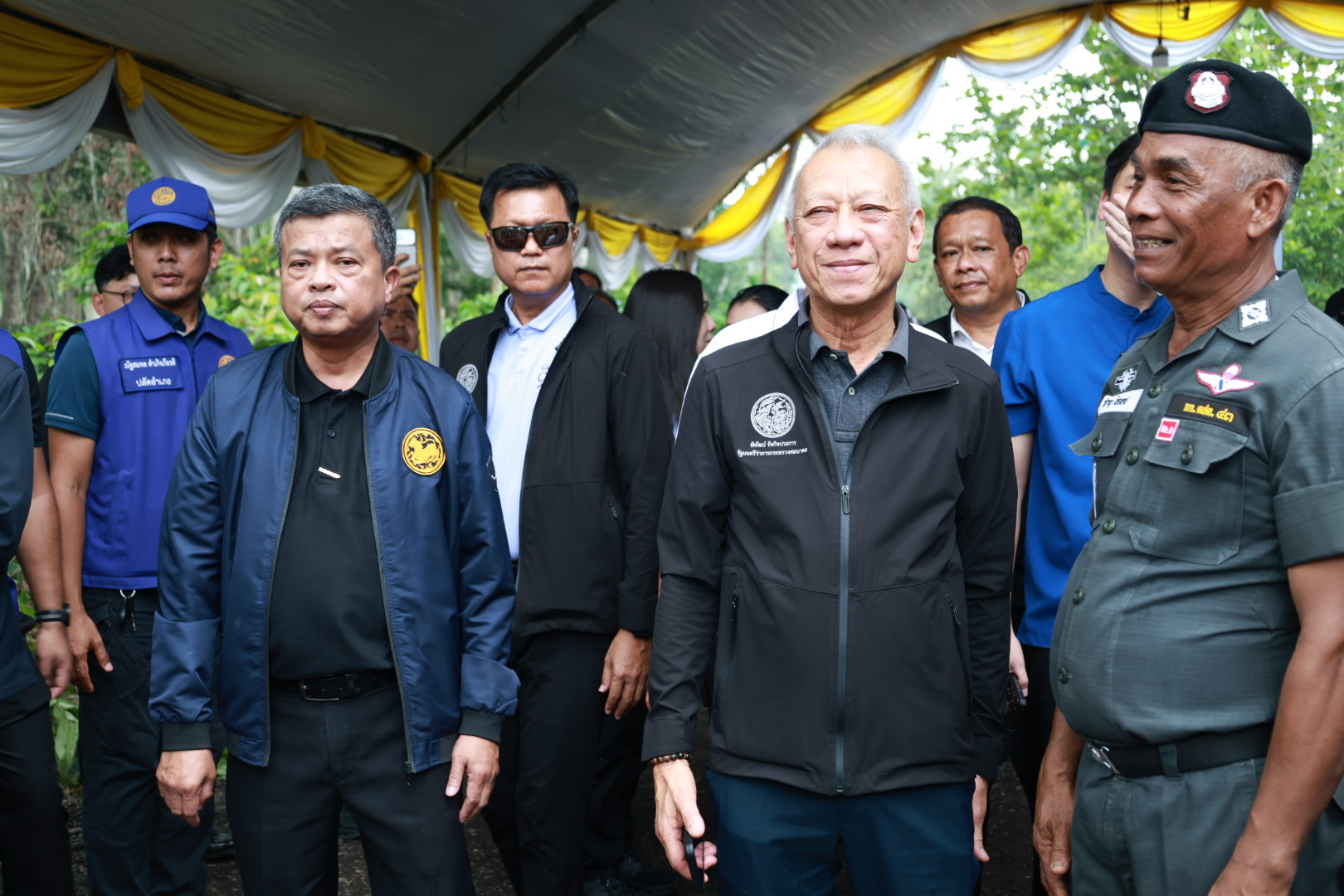 รองนายกฯ &ldquo;พิพัฒน์&rdquo; นำคณะลงพื้นที่สงขลา ติดตามการแก้ปัญหาสะพานชำรุด พร้อมผลักดันโครงการอุโมงค์บาโรย - ทุ่งตำเสา พัฒนาเส้นทาง ยุทธศาสตร์เชื่อม 2 ฝั่งทะเล (สงขลา-สตูล) ลดระยะทางกว่า 50 กิโลเมตร หนุนเศรษฐกิจ และการท่องเที่ยวชายแดนใต้