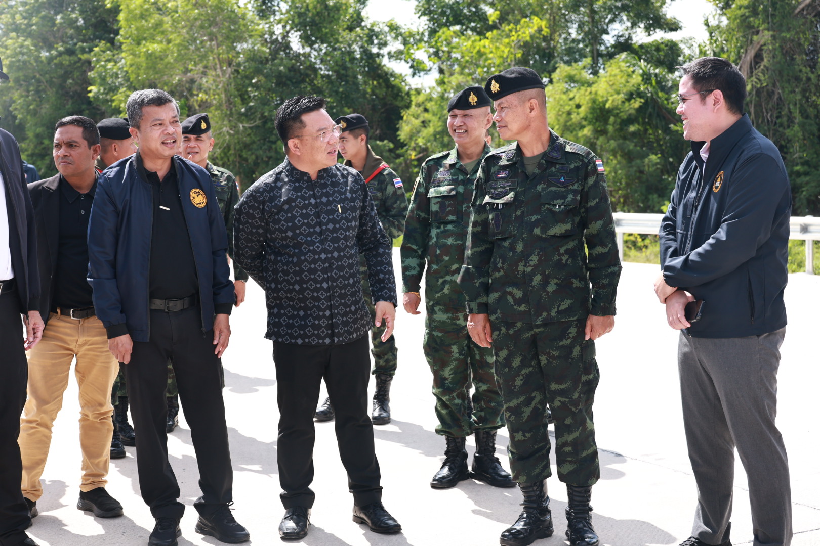 แม่ทัพภาคที่ 4 จับมือเลขาธิการ ศอ.บต. และผู้ว่าราชการจังหวัดสงขลา ลงพื้นที่เตรียมความพร้อมต้อนรับนายกรัฐมนตรี ในโอกาสที่จะเดินทางมาเป็นประธานเปิดด่านศุลกากรสะเดาแห่งใหม่อย่างเป็นทางการ เพื่อขับเคลื่อนเศรษฐกิจชายแดนไทย-มาเลเซีย มุ่งผลักดันการค้า-ส่งออกและการท่องเที่ยว