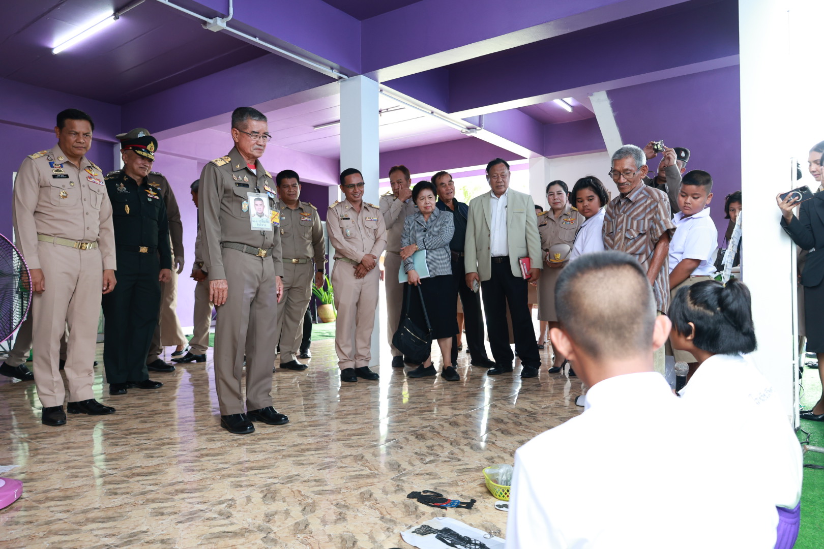องคมนตรี ลงพื้นที่โรงเรียนบ้านคูนายสังข์ อ.จะนะ จ.สงขลา ติดตามผลการดำเนินงานโครงการกองทุนการศึกษา มุ่งยกระดับคุณภาพผู้เรียนอย่างรอบด้าน