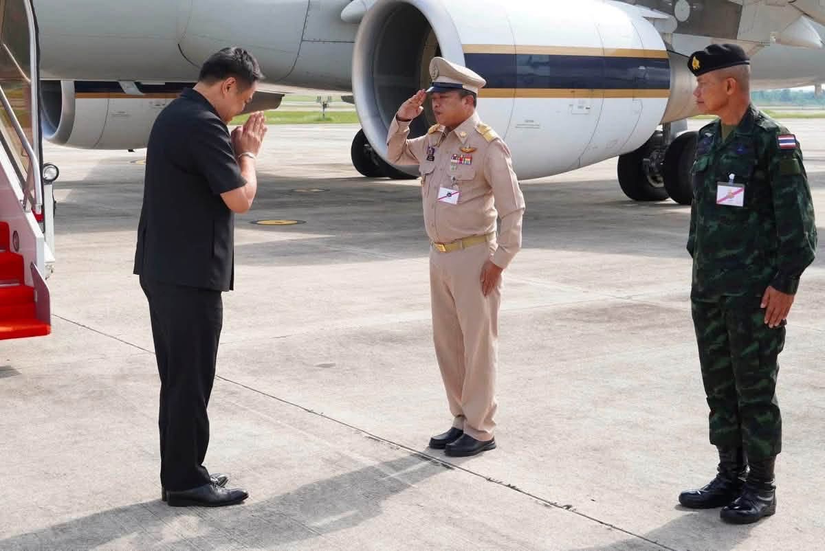 ผู้ว่าราชการจังหวัดสงขลา ให้การต้อนรับนายกรัฐมนตรีและคณะ ในโอกาสลงพื้นที่ จ.สงขลา เป็นประธานเปิดถนนเชื่อมต่อด่านศุลกากรสะเดาแห่งใหม่กับด่านบูกิตกายูฮิตัม ร่วมกับ นายกฯ มาเลเซีย และตรวจสอบคันคลอง ร.1 ที่ถูกน้ำเซาะเสียหาย เยี่ยมให้กำลังใจประชาชน นายกฯ ยัน!! เร่งอนุมัติงบกลางป้องกันน้ำท่วม ย้ำ!! รัฐบาลพร้อมช่วยเหลือพี่น้องชาวหาดใหญ่ และพี่น้องในเขตพื้นที่น้ำท่วม