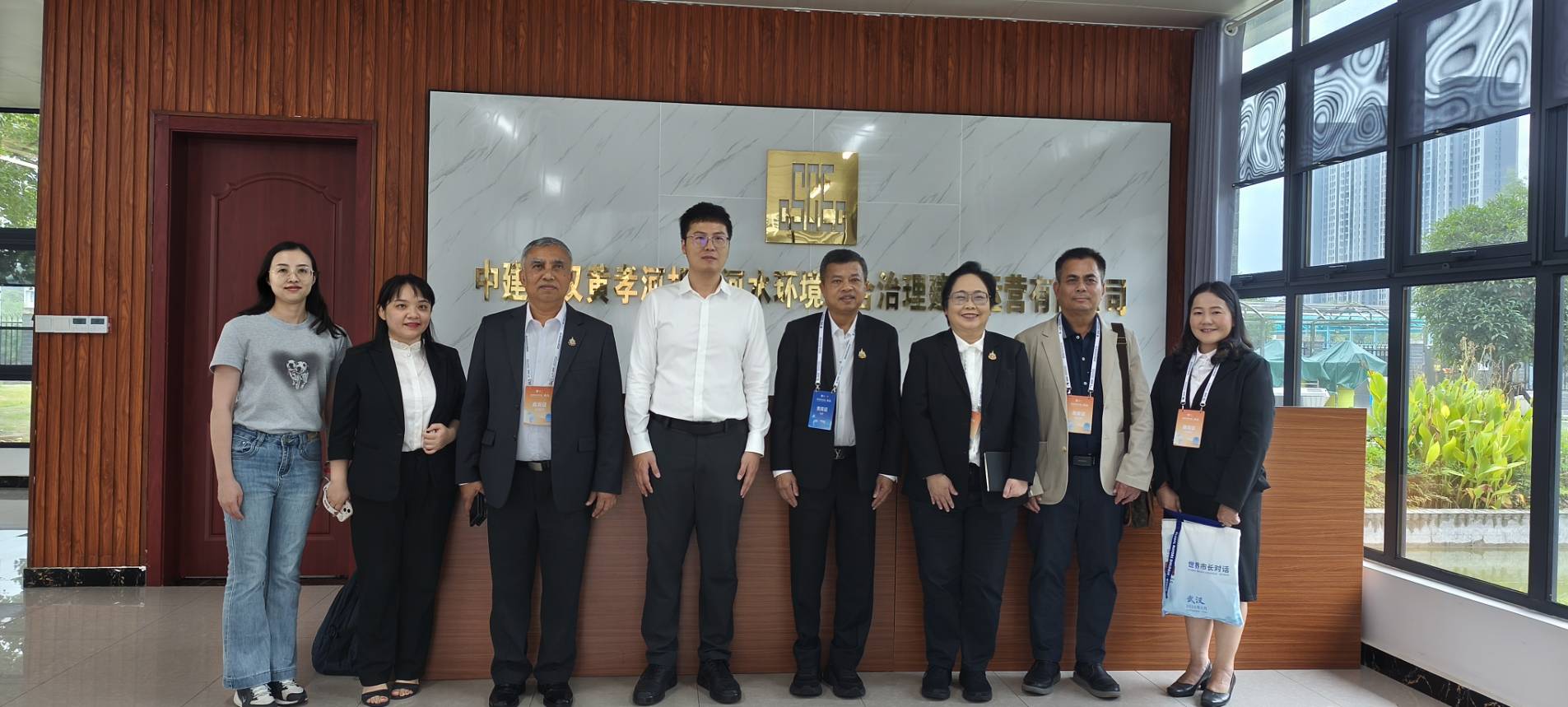 ผู้ว่าฯ สงขลา นำคณะร่วมเวทีผู้นำเมืองระดับโลก ณ นครอู่ฮั่น ศึกษาแนวทางบริหารจัดการน้ำและสิ่งแวดล้อมอัจฉริยะ เตรียมประยุกต์ใช้แก้ปัญหาน้ำท่วม&ndash;น้ำเสียในจังหวัด