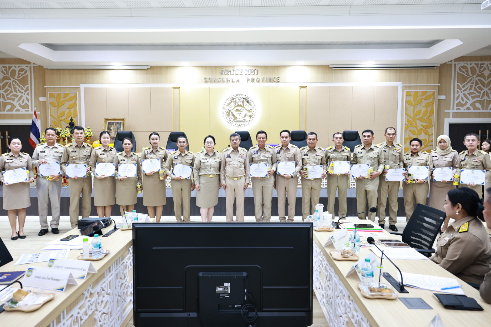 ผู้ว่าฯ สงขลา เป็นประธานพิธีมอบรางวัลและประกาศเกียรติคุณแก่หน่วยงานและบุคคลผู้มีผลงานดีเด่น เพื่อยกย่องเชิดชูเกียรติและสร้างขวัญกำลังใจในการขับเคลื่อนงานพัฒนาจังหวัด