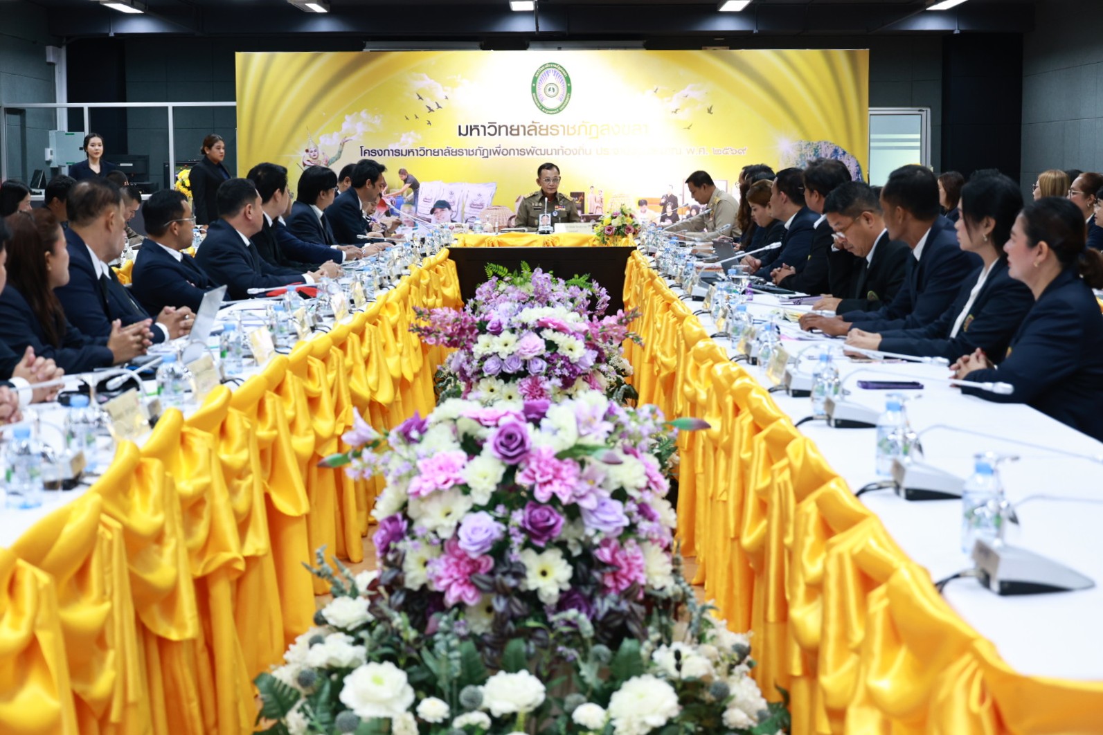 องคมนตรี ลงพื้นที่มหาวิทยาลัยราชภัฏสงขลา ติดตามผลการดำเนินงานโครงการยุทธศาสตร์มหาวิทยาลัยเพื่อการพัฒนาท้องถิ่น ประจำปีงบประมาณ 2569 มุ่งยกระดับคุณภาพชีวิต พัฒนาทักษะคนทุกช่วงวัย และสร้างความเข้มแข็งให้ชุมชนอย่างยั่งยืน