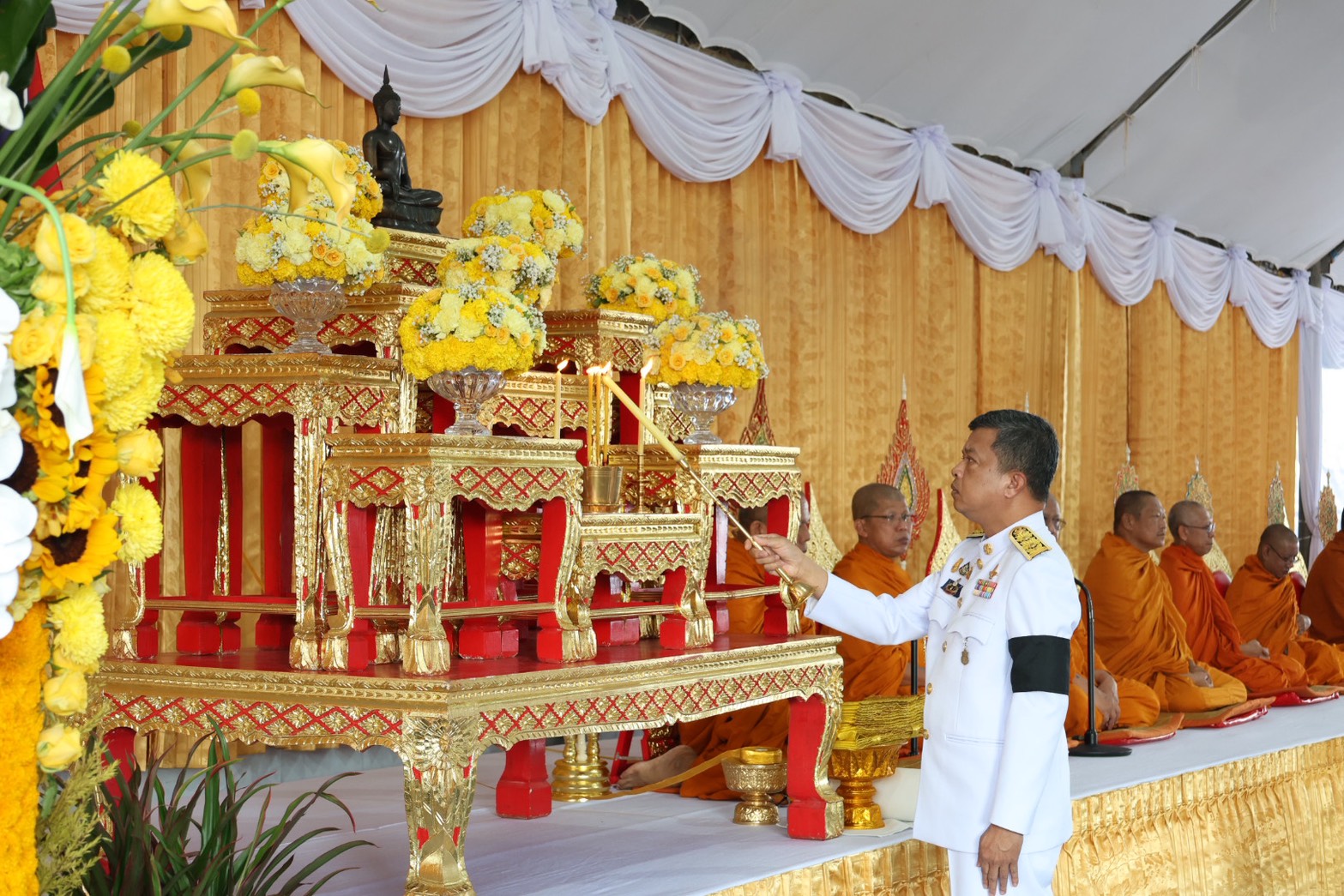  ผู้ว่าราชการจังหวัดสงขลา นำพสกนิกรชาวสงขลา ร่วมพิธีสวดพระพุทธมนต์และทำบุญตักบาตรข้าวสารอาหารแห้ง เพื่อถวายเป็นพระราชกุศล เนื่องในวันคล้ายวันสวรรคต พระบาทสมเด็จพระบรมชนกาธิเบศร มหาภูมิพลอดุลยเดชมหาราช บรมนาถบพิตร 13 ตุลาคม 2569